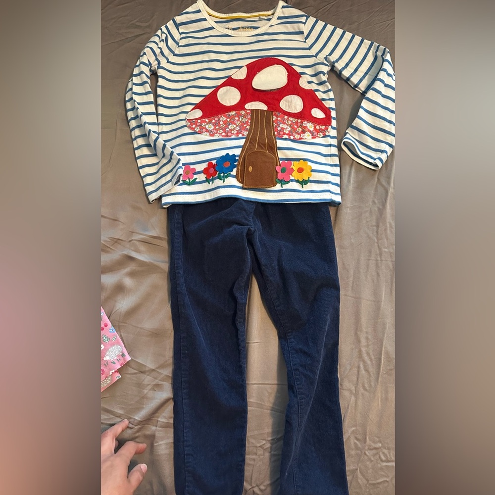 Mini Boden outfit. 4/5 top and cord leggings 5 both very good condition